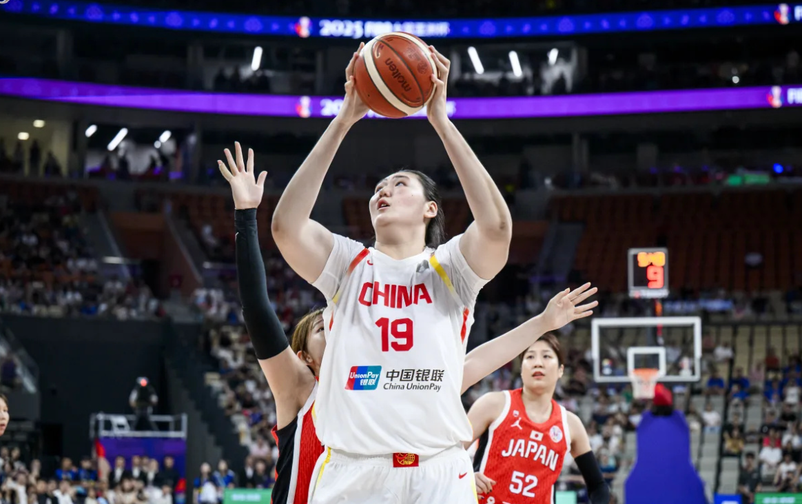 已回山东？中国女篮观看阅兵直播独缺张子宇 曾因高反呕吐头晕